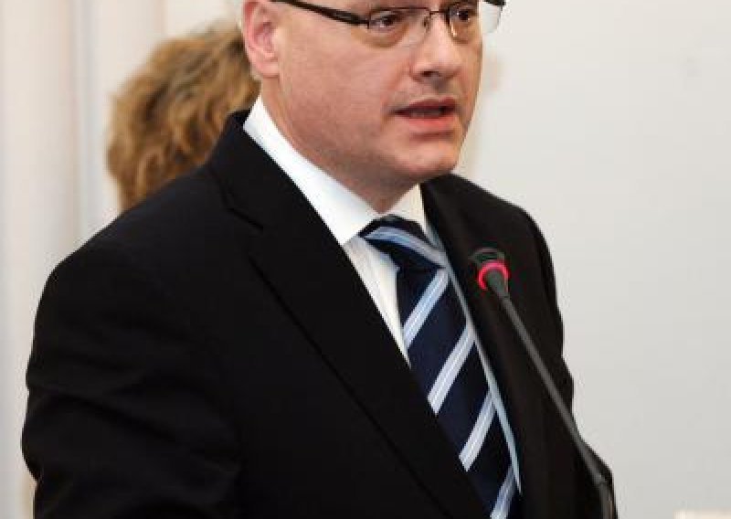 Josipović: 'Iza prosvjeda stoji i dio politike '