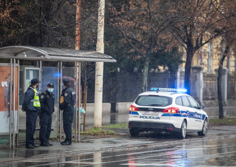 Žena ispala iz automobila u vožnji u Slavoniji