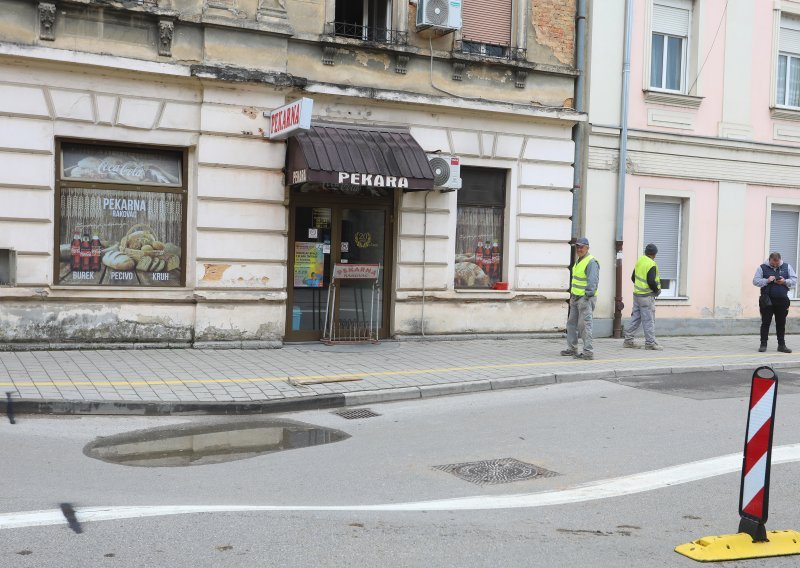 Zbog obilnih kiša došlo je do ulegnuća ceste u središtu Karlovca