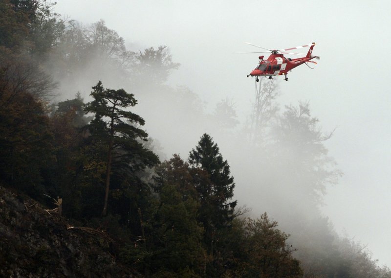 Tri osobe poginule u padu turističkog aviona u Švicarskoj
