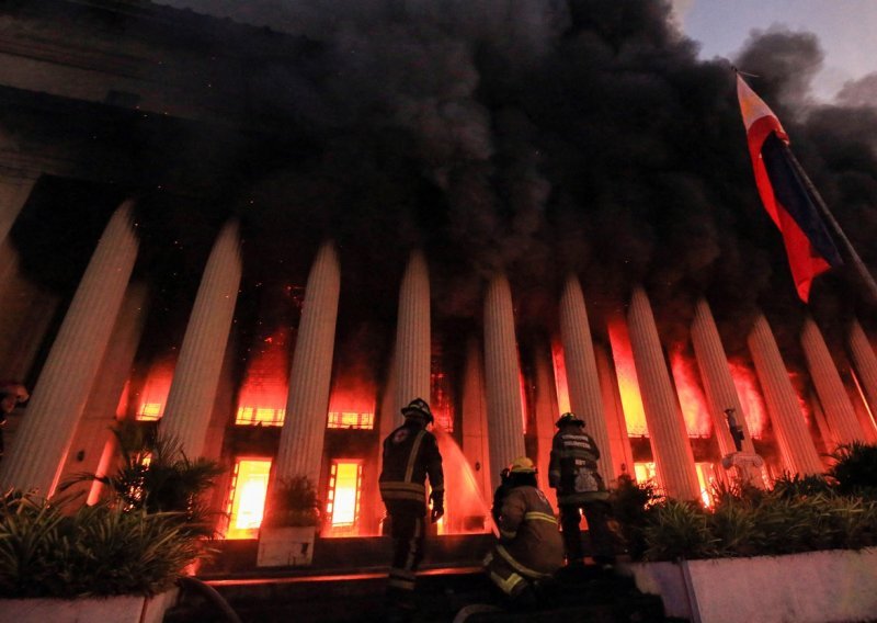 Požar uništio kultnu zgradu u Manili: Vatra progutala vrijedne poštanske marke