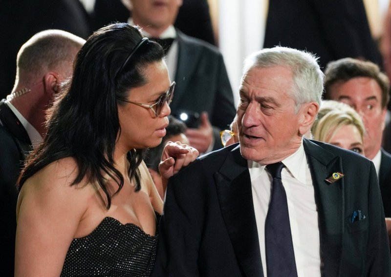 Nedavno mu je rodila sedmo dijete: Robert De Niro u Cannes stigao s najdražom pratnjom