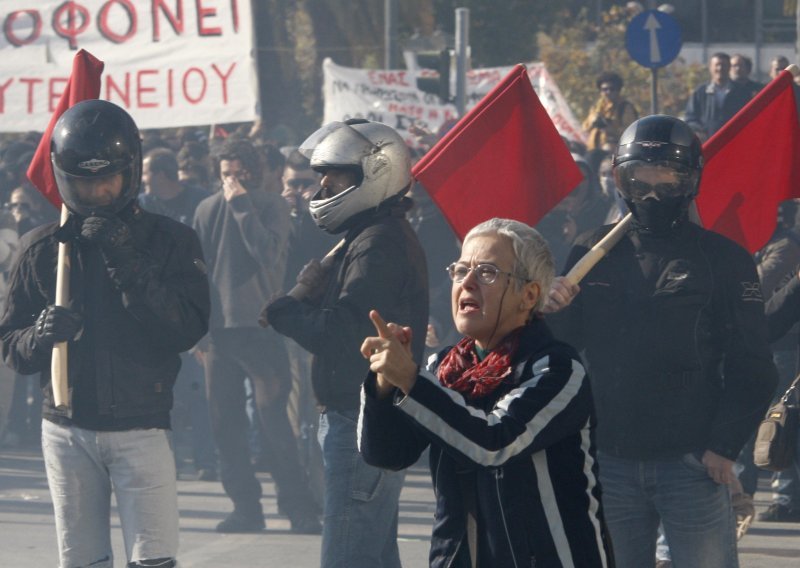 Sukobi ispred parlamenta u Grčkoj