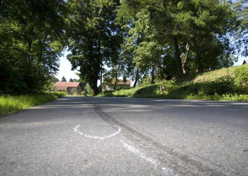 U Osijeku poginuo vozač osobnog automobia