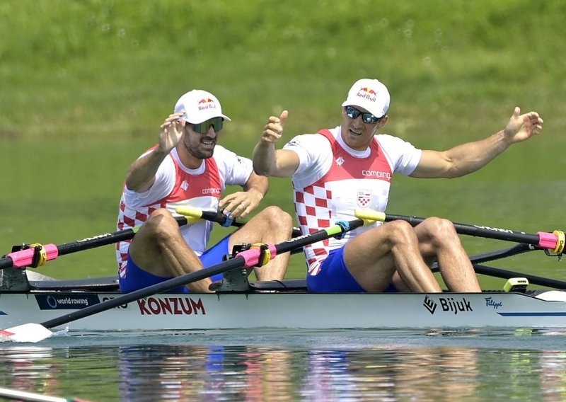 Od šest posada samo su braća Sinković izborila polufinale, svi ostali idu u repasaž