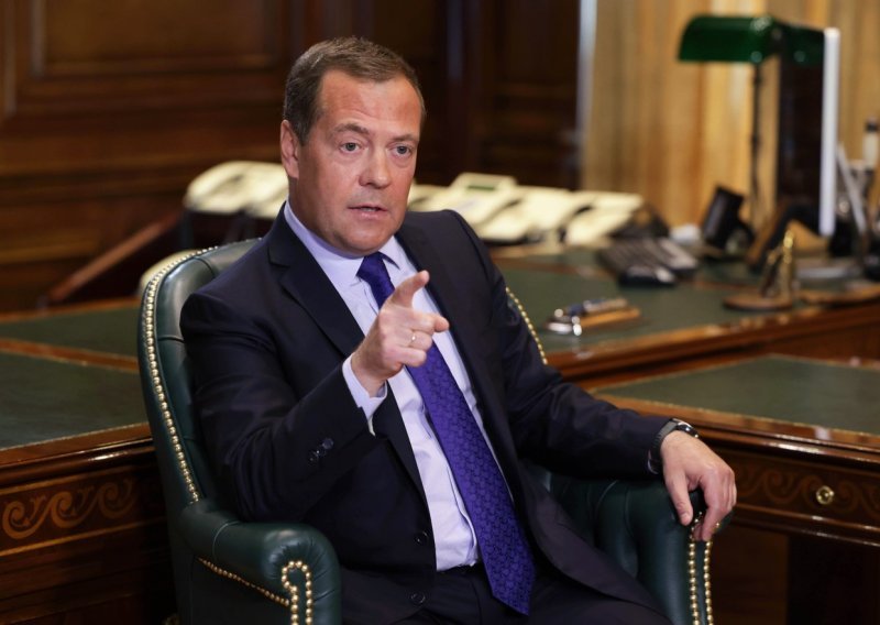 Medvedev o 'potpuno ludom Zapadu': Treći svjetski rat je sve bliže