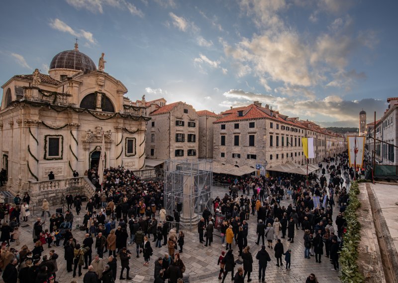 Muškarac zbog detonacije na vjenčanju ispred crkve u Dubrovniku kažnjen sa 700 eura