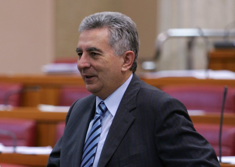 Dokumente je medijima dostavio Stazić
