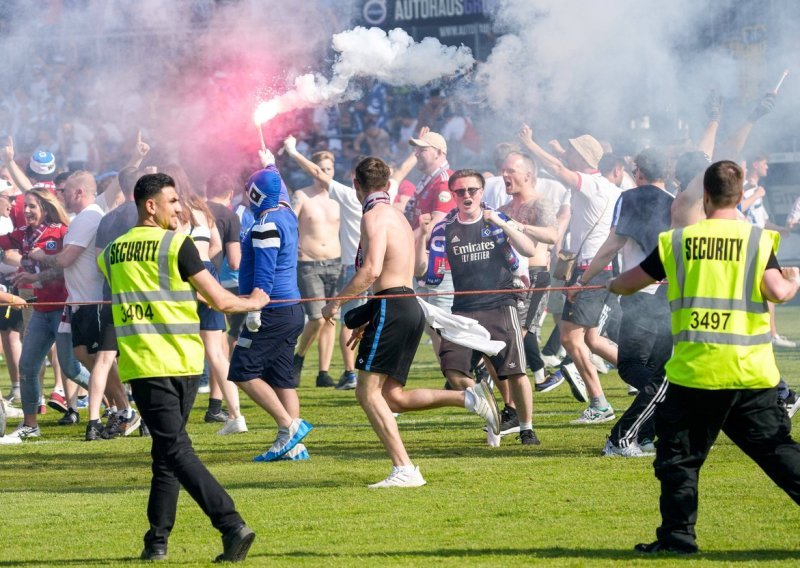 Preuranjeno slavlje navijača HSV-a viralni je hit. Pogledajte kakav su šok doživjeli