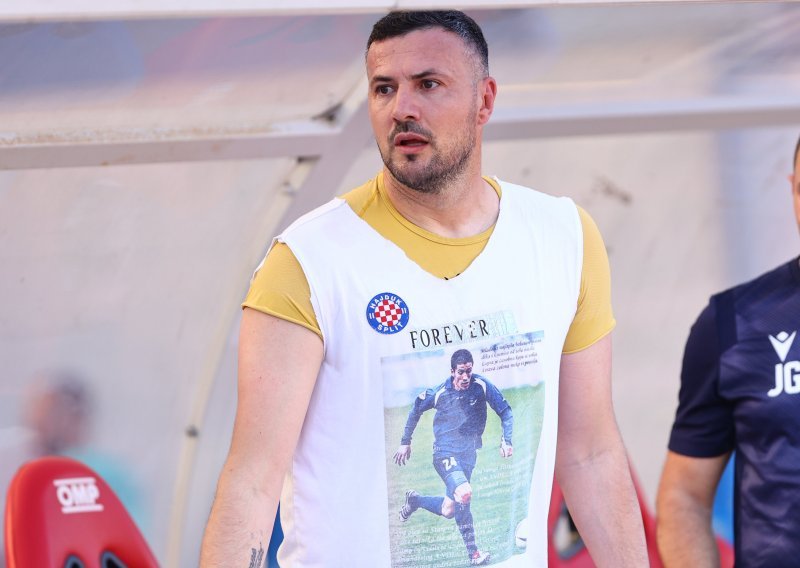Danijel Subašić sa stilom otišao mirovinu, ali zbog njega nije mogao zadržati suze