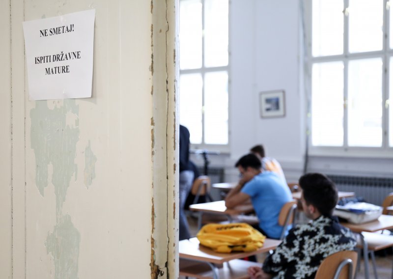 Petina srednjoškolaca u Hrvatskoj želi studirati u inozemstvu