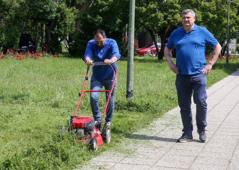 Peternel iz Domovinskog pokreta kosio travu pred Zagrebačkim holdingom