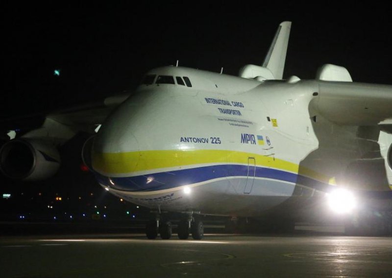 Najveći avion na svijetu sletio na Pleso!