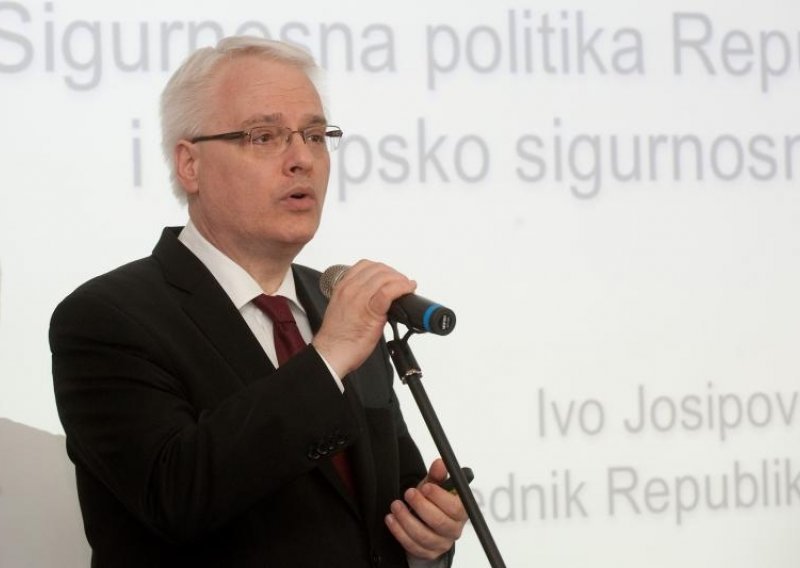 Josipović: Za oko godinu dana moći ćemo u SAD bez vize