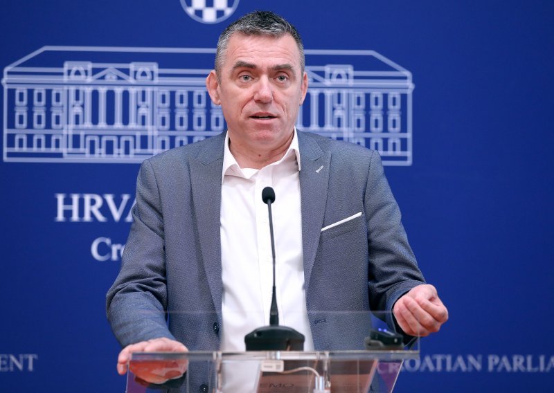 Stipo Mlinarić pozvao Vladu da od Srbije traži ratnu odštetu