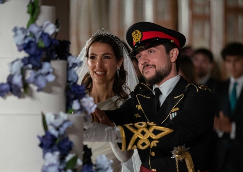 Izljev nježnosti: Princ Husein svoju novu suprugu Rajvu naziva 'svjetlom svog života'
