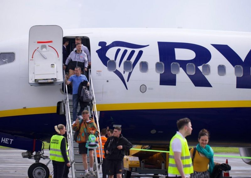 Putnici satima bili zatočeni na aerodromu u Osijeku, napokon poletjeli za London