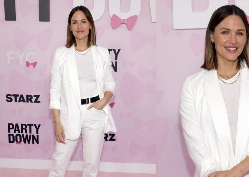 Bijelo odijelo modni je klasik, a Jennifer Garner zna kako ga istaknuti