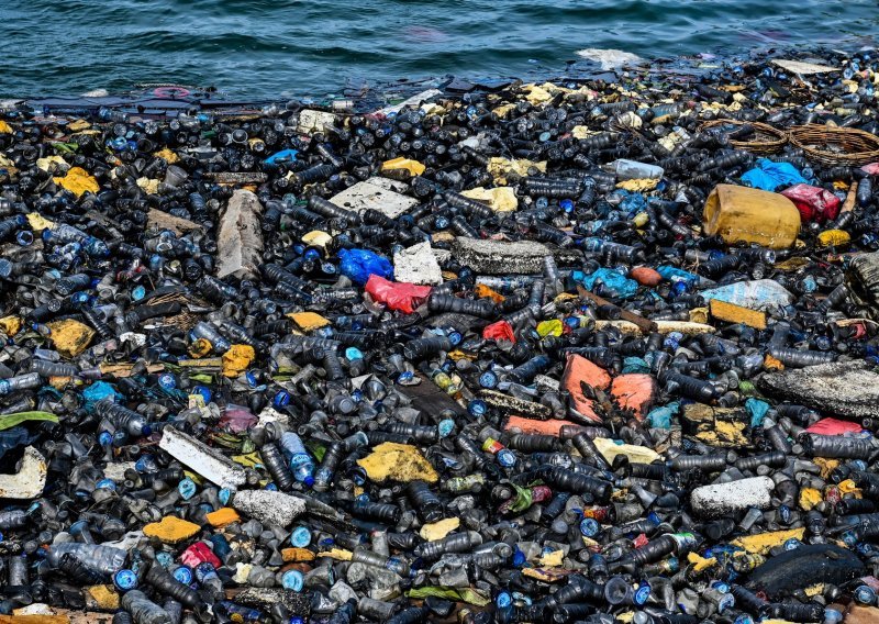 U deset godina se proizvodnja udvostručila: Svake minute u oceanu završi kamion plastike