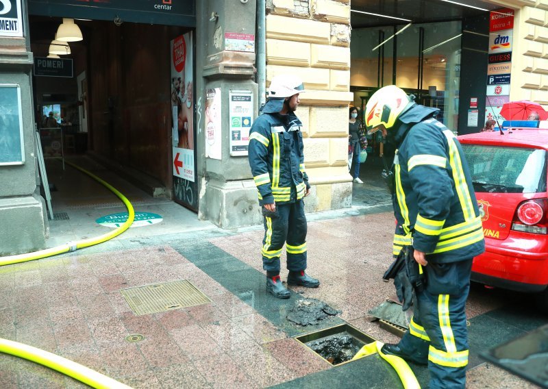 Kišno nevrijemo potopilo Kutinu, Zadarsku i Sisačku županiju, 79 vatrogasaca sanira štete