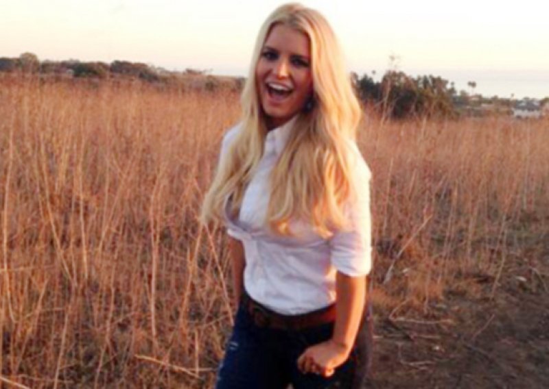 Jessica Simpson ratuje sa sestrom