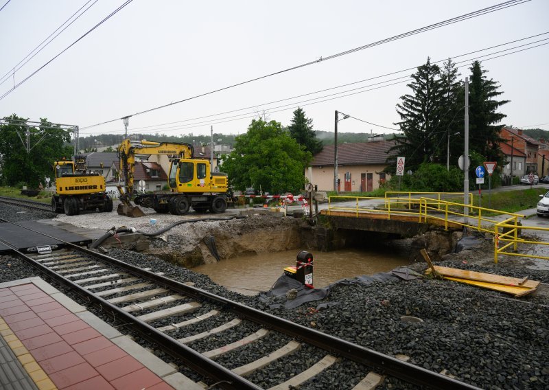 Ispupavanjem vode spriječili izljevanje potoka Kustošak iz korita