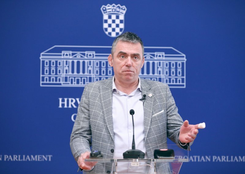 Mlinarić: U Hrvatskoj je bitno podmiriti državne službenike, branitelje i Crkvu