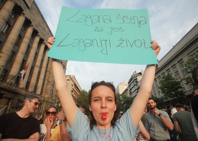 Prosvjed u Beogradu održan i ove subote, unatoč nevremenu