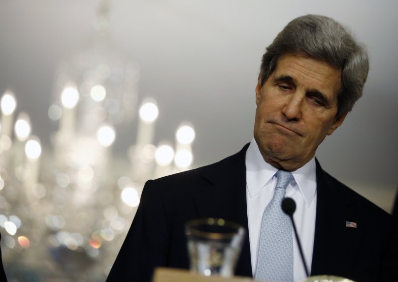 Kerry zove svijet da zauzda Iran i Sj. Koreju