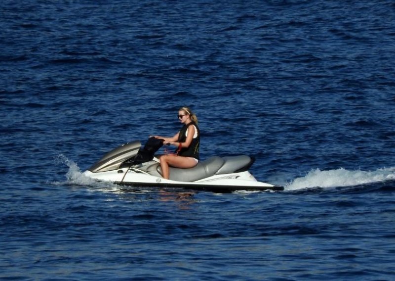 Nijemci ozlijeđeni u sudaru jet-skija kod Tribunja; sudar ribarice i jedrilice kod Pašmana