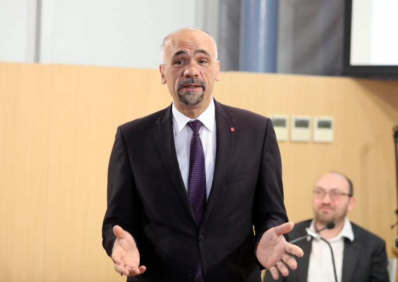 Župan Jelić i kninski HDZ osudili skidanje zastave kod Knina