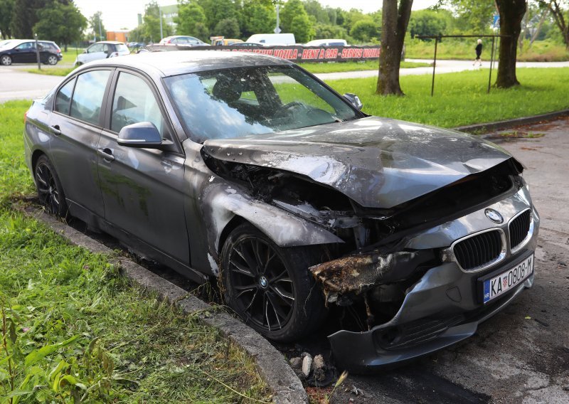 Požar u Karlovcu: Izgorio BMW pravosudnog policajca