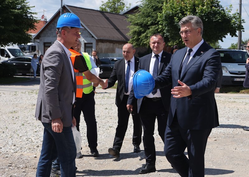 Plenković na Banovini: 'U ubrzavanju obnove nema skrivene agende'