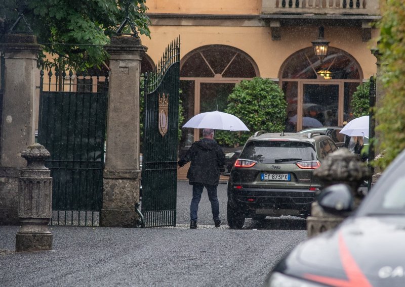 Talijani se opraštaju od Berlusconija, na sprovodu se očekuju deseci tisuća ljudi