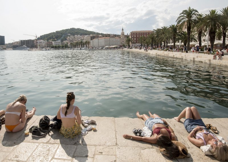 Doznali smo koliko je ispisano kazni za mokrenje i bančenje u centru Splita