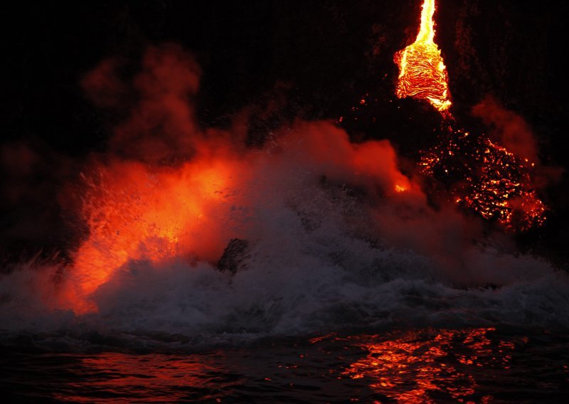Pogledajte spektakularne snimke erupcije vulkana