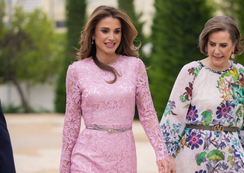 Kraljica Rania u upečatljivoj haljini ponovno pokazala svoj istančan smisao za modu
