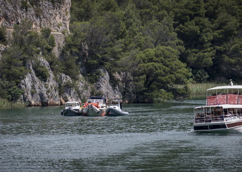 Pijan se nasukao brodom na slapovima Krke: 'Prvi put je netko učinio takvu ludost'