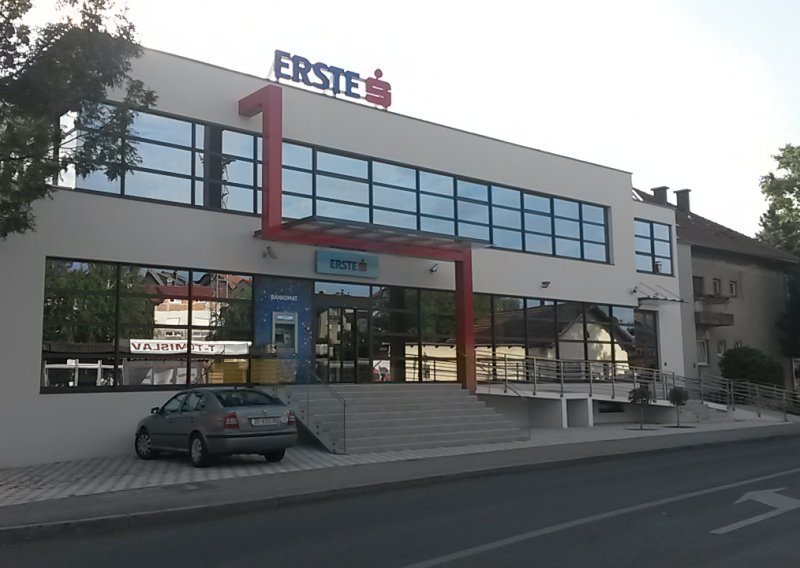 Erste banka ukinula naknade za podizanje gotovine na bankomatima drugih banaka