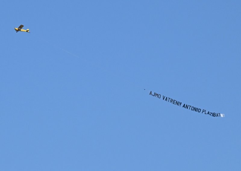 Na nizozemskom nebu pojavio se avion s porukom za Dalićeve izabranike!