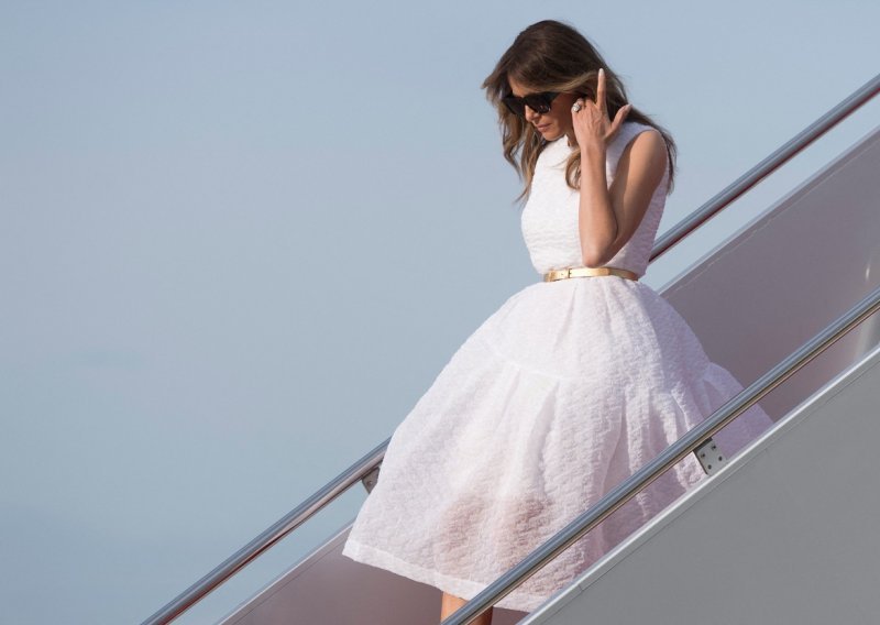 Nakon dugo vremena u javnosti: Melania Trump plijenila elegancijom u bijelom
