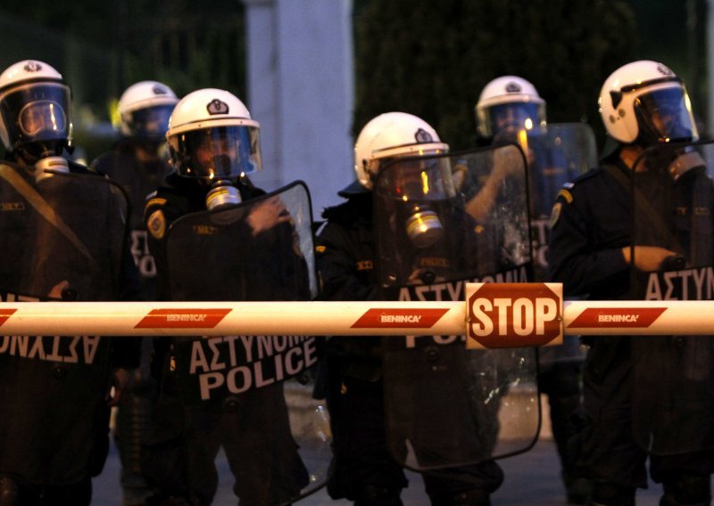 Eksplozija ispred švicarskog veleposlanstva u Ateni