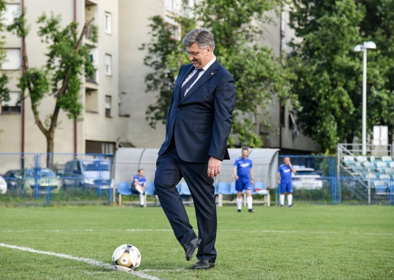 HDZ-ovci odigrali tradicionalnu utakmicu na Jarunu, evo kako je to izgledalo