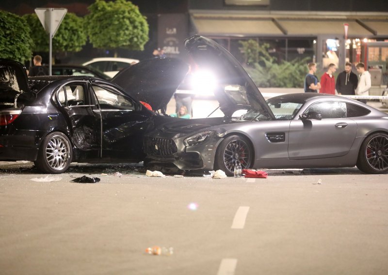 Horor u Buzinu: Mercedesom se zabio u BMW i pomeo pet ljudi