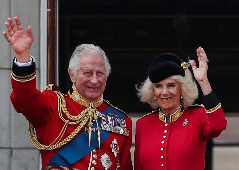 Kralj Charles nije mogao sakriti sreću kada je mahnuo s balkona Buckinghamske palače