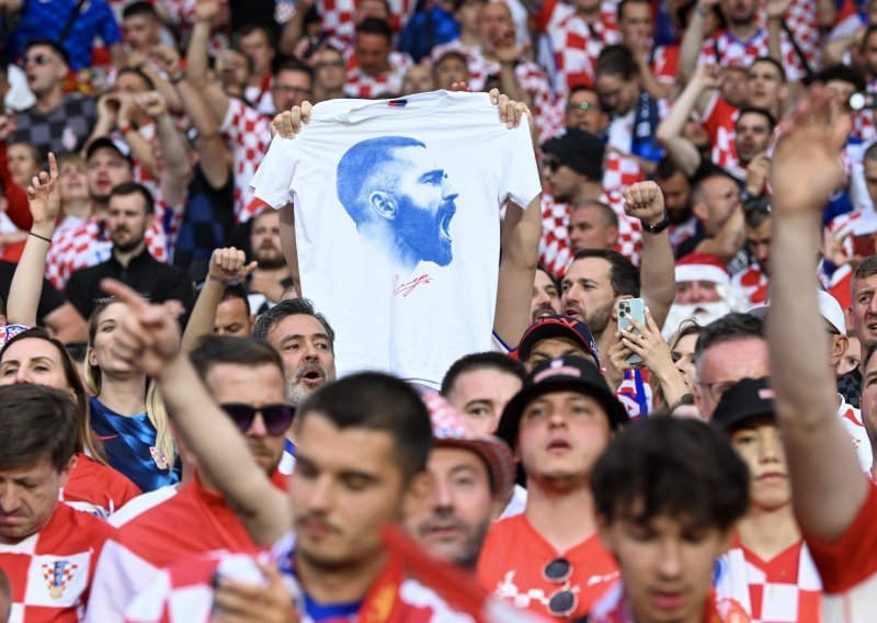 Nastao kaos ispred stadiona; hrvatski navijači se potukli zbog Marka Livaje!