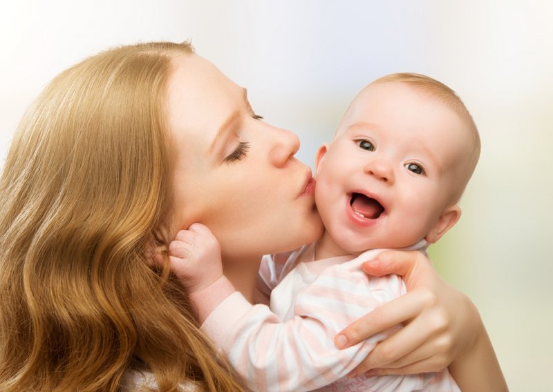 Istraživanje dokazalo: Većini roditelja prvorođeno je dijete draže