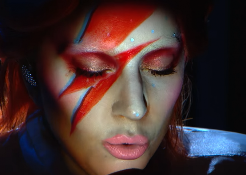 Intel i Lady Gaga tehnologijom i umjetnosti odali počast Bowieju