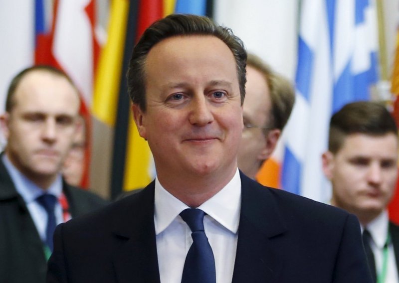 Cameron priznao da je posjedovao udjele u očevim offshore fondovima