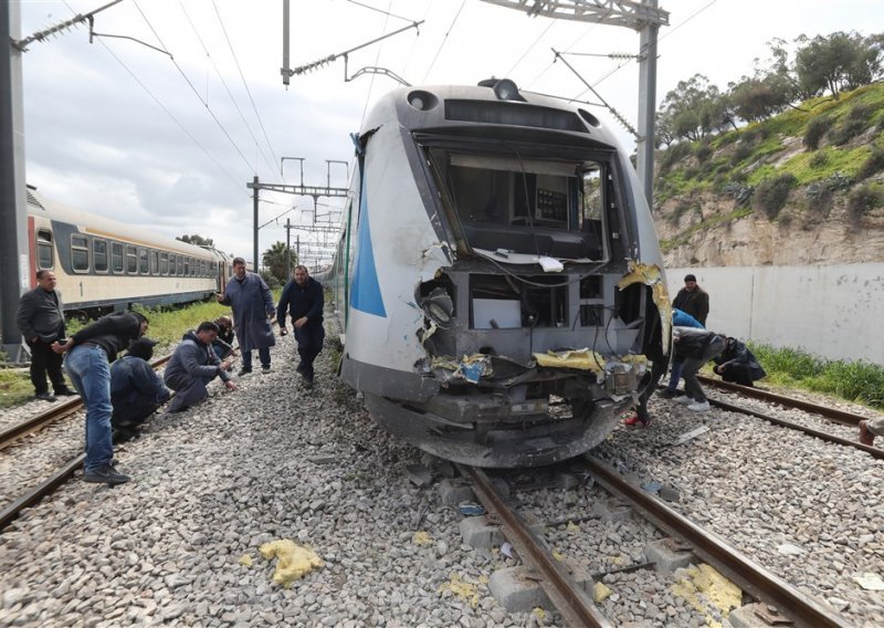 Nesreća u Tunisu; noćni vlak iskočio iz tračnica; dvoje poginulih i 34 ozlijeđenih